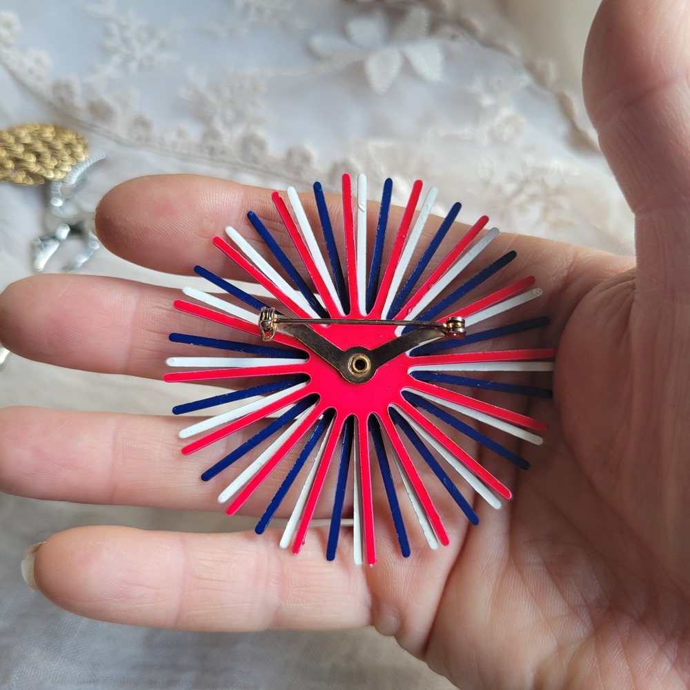 Vintage 1970s Pinwheel Starburst Brooch Red White Blue Enameled Metal Pin - Picture 7 of 8